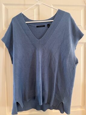 Cyrus Sleeveless V-Neck Knit Top - Dusty Blue